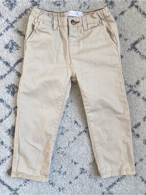Zara Khakis